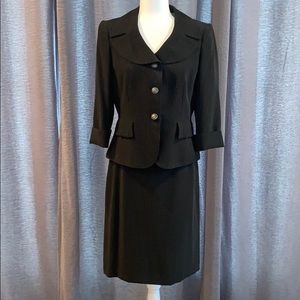Tahari Jacket/Blazer & Skirt Suit Black EUC 8P